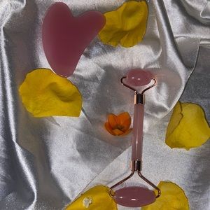 Rose quarts face roller 💗